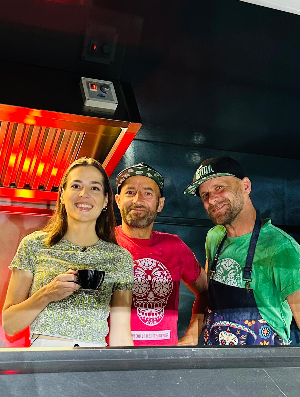 Tím v okienku trucku